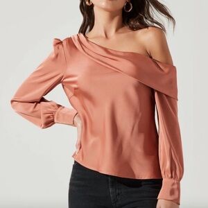 NWOT ASTR Ellen Draped Off Shoulder Long Sleeve Top